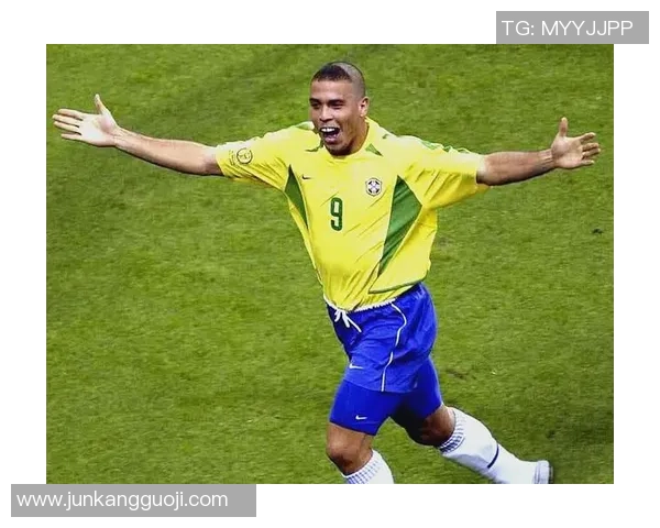 四十岁巴西足球明星重返赛场展现传奇风采与不屈精神